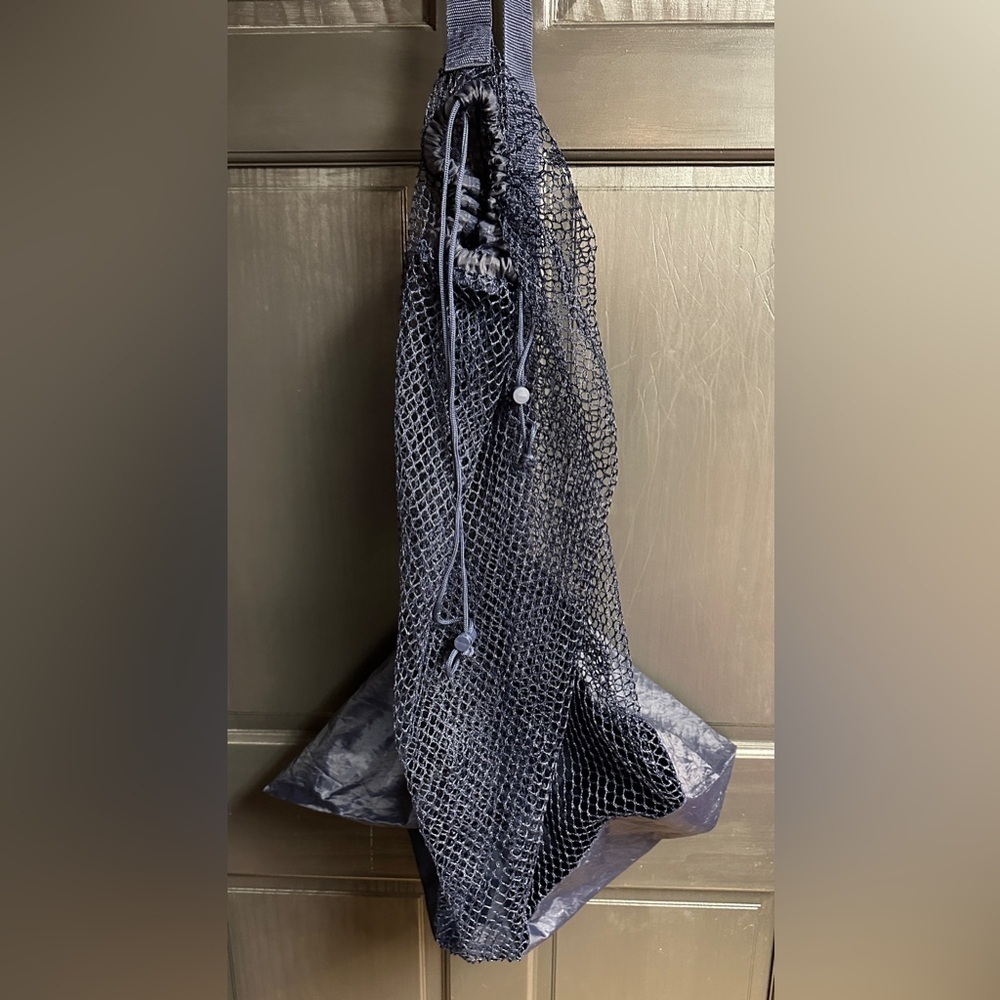 Extra Large Unbranded Drawstring Shoulder Strap Blue Mesh Beach or Laundry Bag